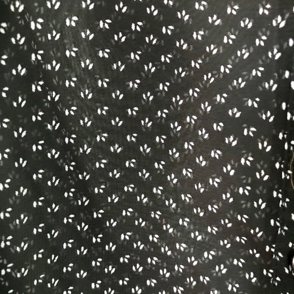 Navy & White Print Blouse Size Medium - Picture 4 of 4